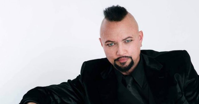 Geoff Tate viert 30-jarig jubileum ‘Empire’ overtuigend in De Bosuil