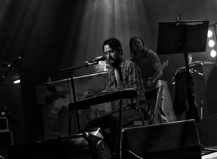 Band of Horses gaat na een rommelig begin all-in en wint in De Roma