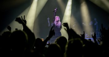 Powerhouse Davina Michelle speelt Trix plat