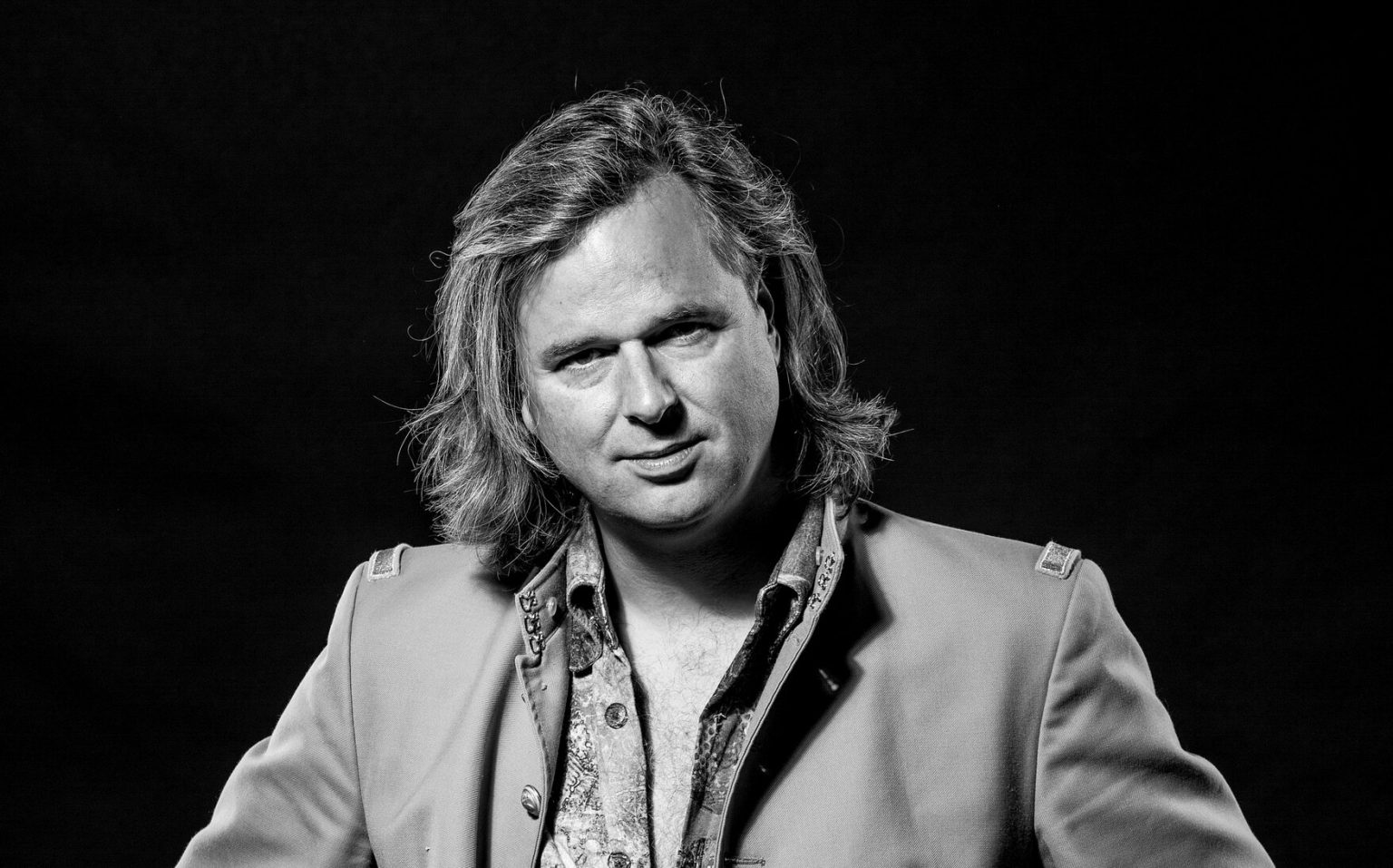 Erwin Nyhoff kruipt in de muziek van Elvis Presley.