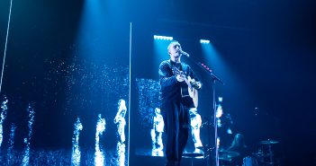 Dermot Kennedy zorgt voor intieme sfeer in 013