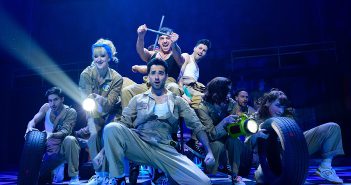 Cast redt geplaagde musical Grease