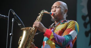 Nigeriaanse muzikant Seun Kuti gearresteerd voor vermeende aanval op politieagent