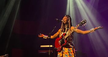 Fatoumata Diawara betovert het publiek in Arnhem