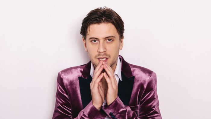 James Sayer laat oude soul herleven naar deze tijd in kort maar krachtige show