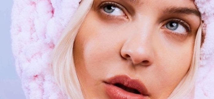 Anne-Marie brengt nieuw album ‘UnHealthy’ uit