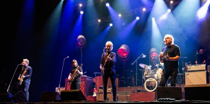 The Analogues weten The White Album in Ziggo Dome tot intieme show om te toveren