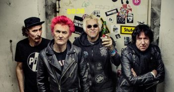UK Subs zeggen geen farewell tijdens Farewell Tour in de Effenaar