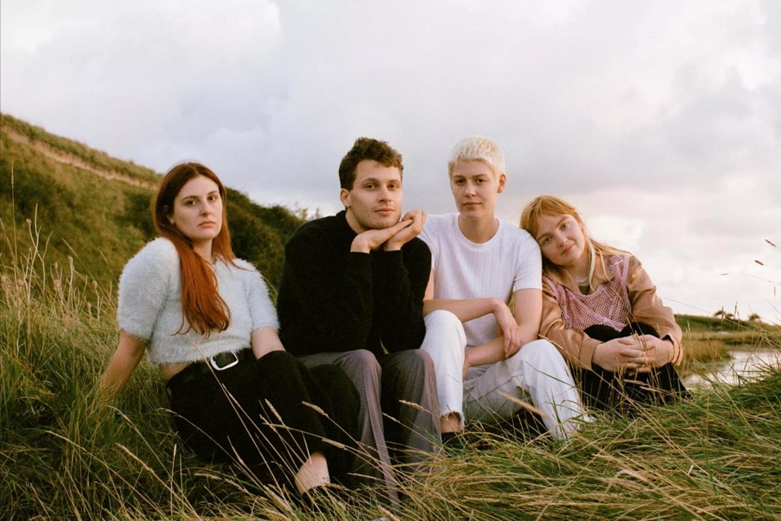 Blij verrast en verrassend blij: Porridge Radio op Absolutely Free Festival