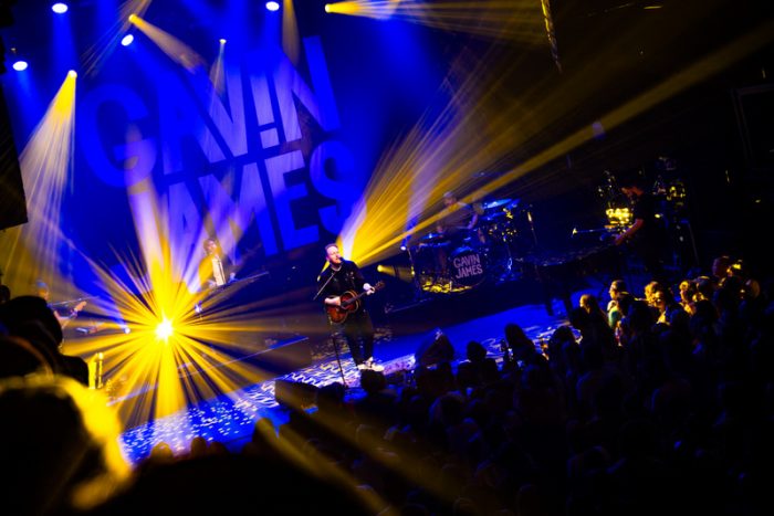 Gavin James geliefd in het Haagse Paard