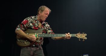 Level 42 brengt hits naar uitverkocht 013