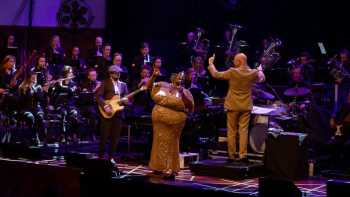 Shirma Rouse eert Aretha Franklin met verve