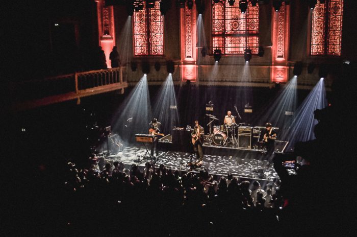 The Vices blazen het dak van Paradiso in Amsterdam