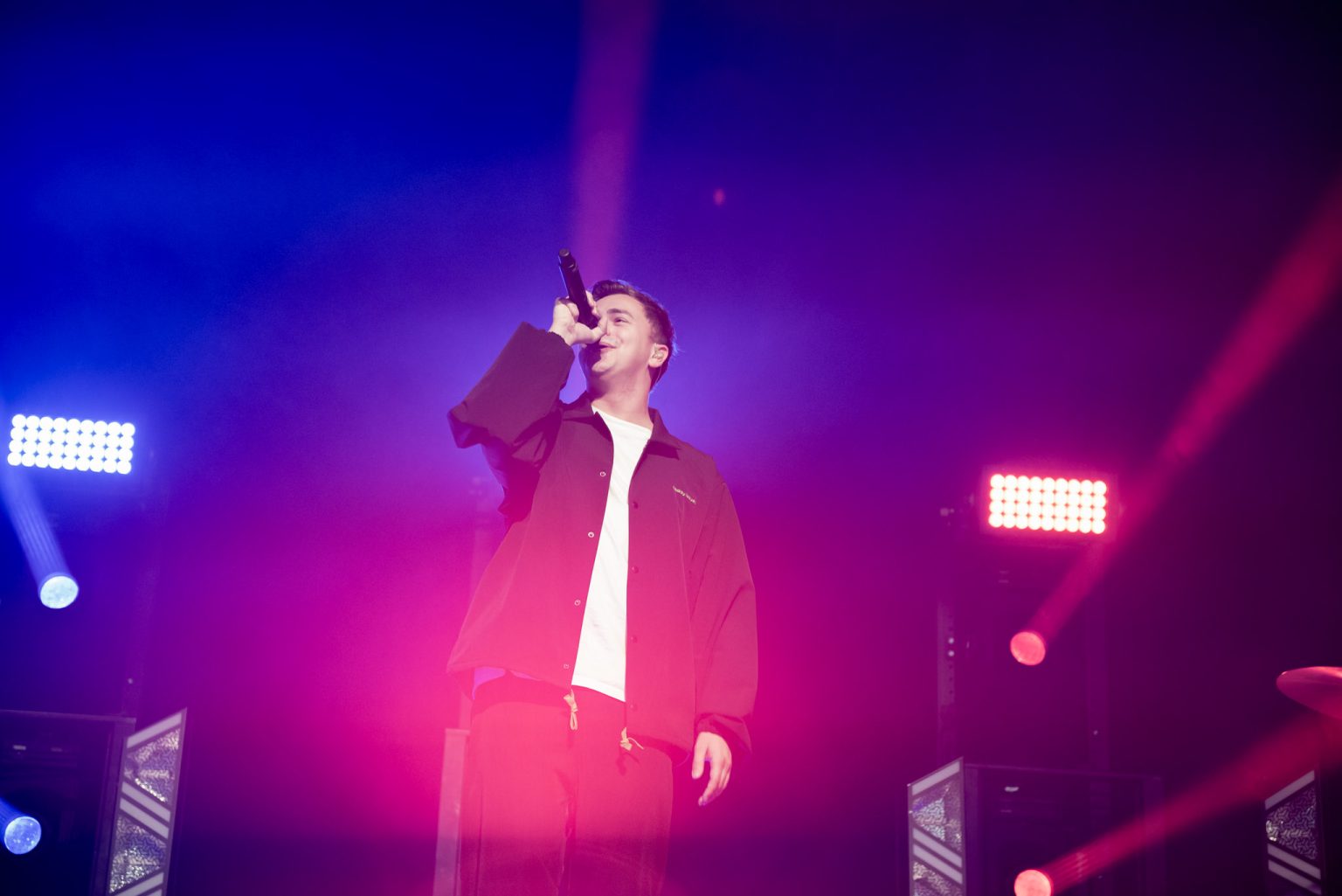 Flemming betovert De Oosterpoort met magisch optreden vol Nederlandstalige hits