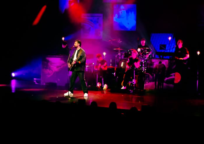 Nick Schilder brengt ode aan singer-songwriters naar De Harmonie