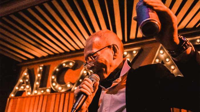 Pino D’Angiò: De Koning van Italo Disco verlaat voorgoed het podium