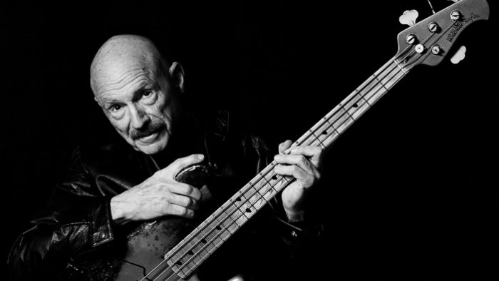 Tony Levin: Terug naar de Basis – Een Gesprek over Muziek, Leven en het Podium