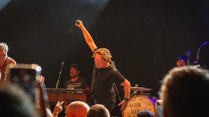 Van Dik Hout bewijst tijdloze relevantie in Heerlen