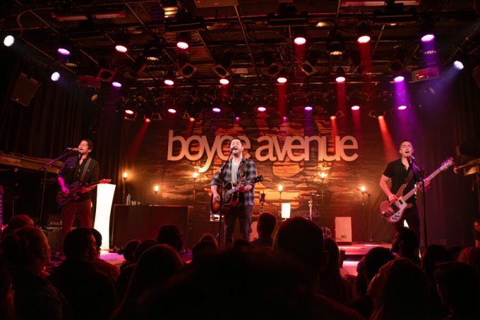 Boyce Avenue zorgt voor een sfeervol optreden in Amsterdam