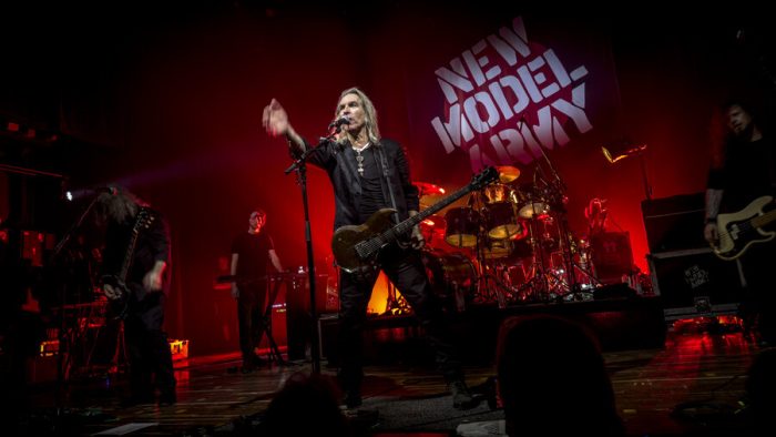 New Model Army zet Muziekgieterij in vuur en vlam