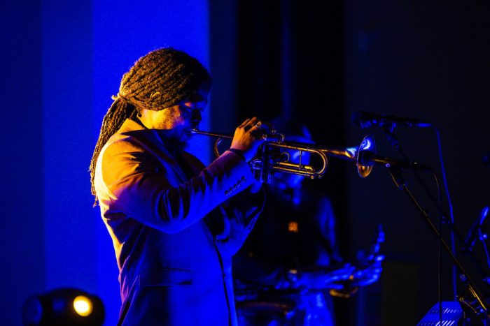 Peter Somuah’s ‘Unstable Grounds’ geeft in alle opzichten stof tot nadenken