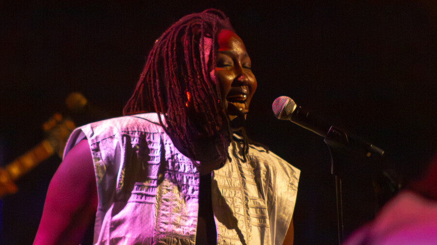 Orchestra Baobab bewijst in Heerlen dat vijf decennia groove geen vervaldatum kent