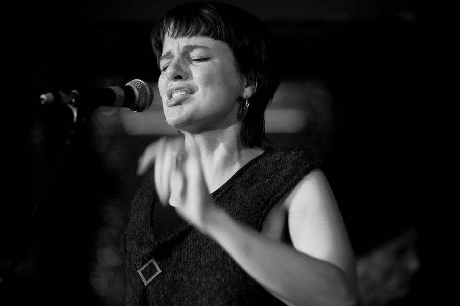 Bellemont bracht weerbarstige schoonheid naar de Macca Club in Hasselt