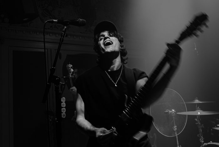 ‘Cold feet & fragile soul’ tour van Isaac Anderson in Luxor Live