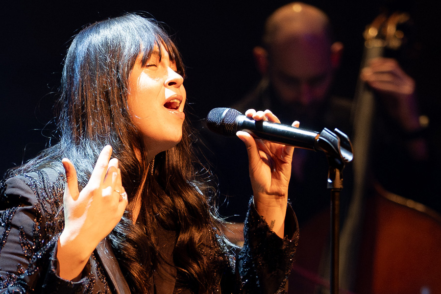 Maria Mena kwetsbaar in Eindhoven