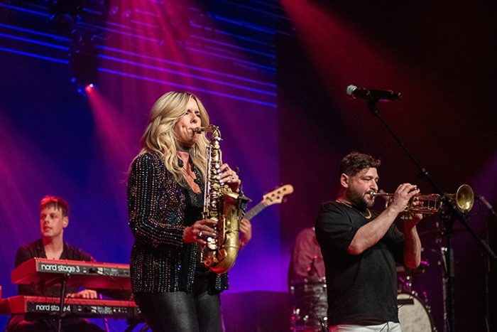 Candy Dulfer ontsteekt de vonk in Den Haag