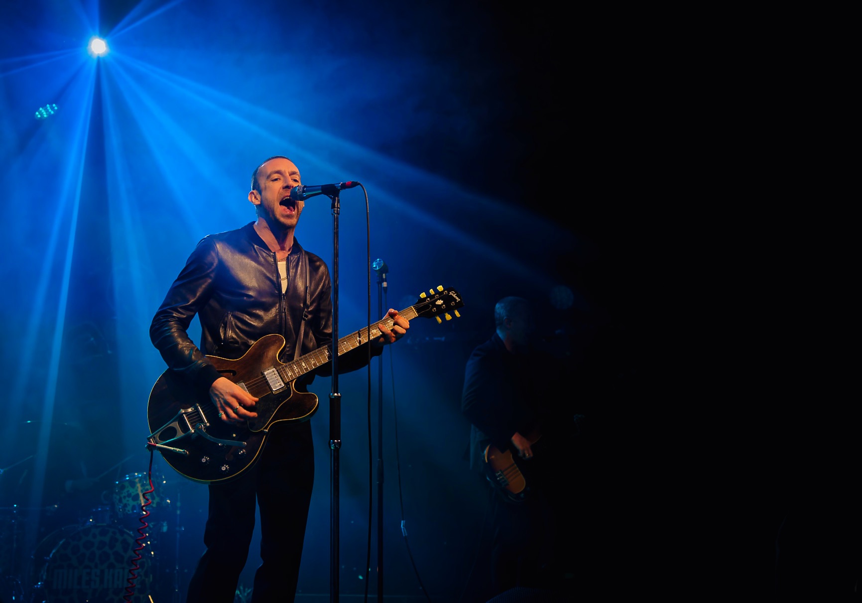 Swagger en scherpte in Tilburg: Miles Kane houdt 013 strak in zijn greep