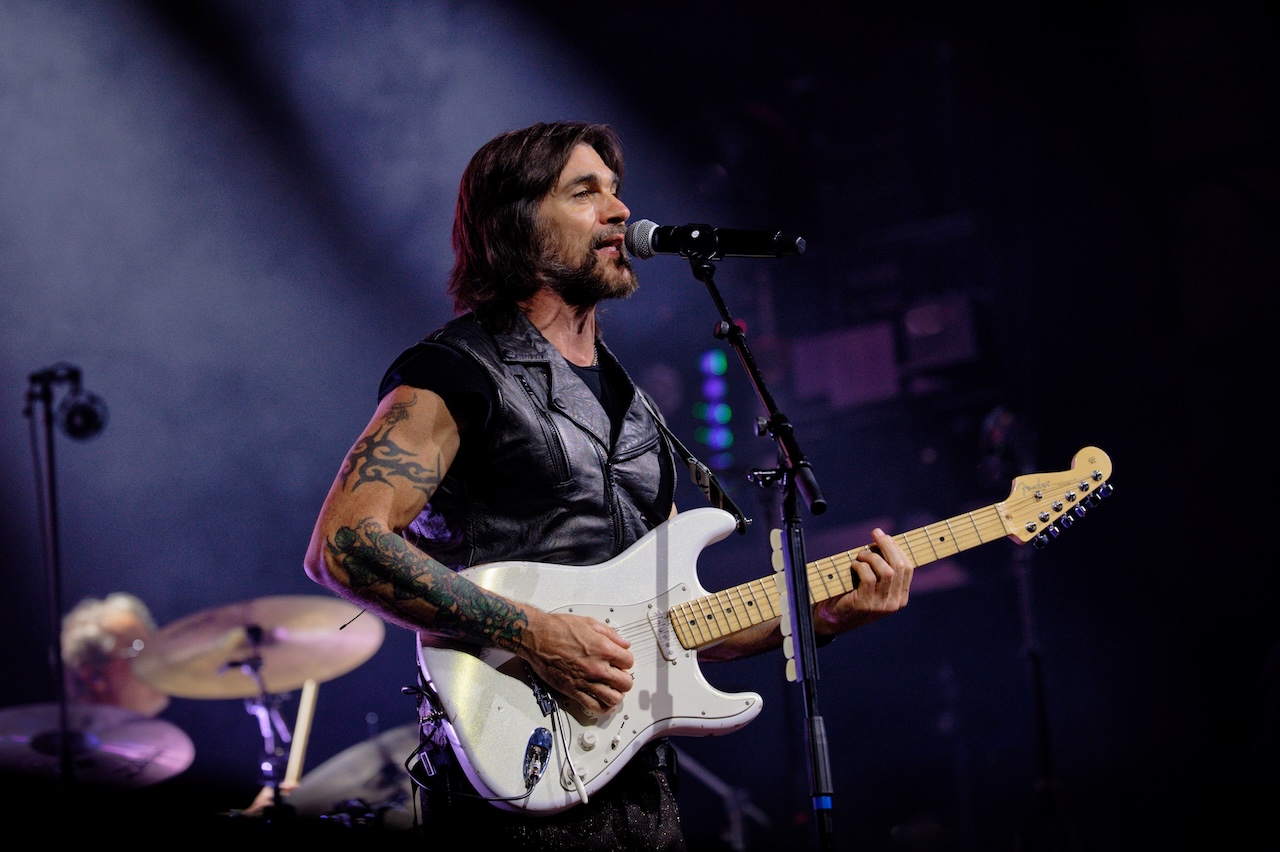 Juanes brengt Tilburg in vuur en vlam