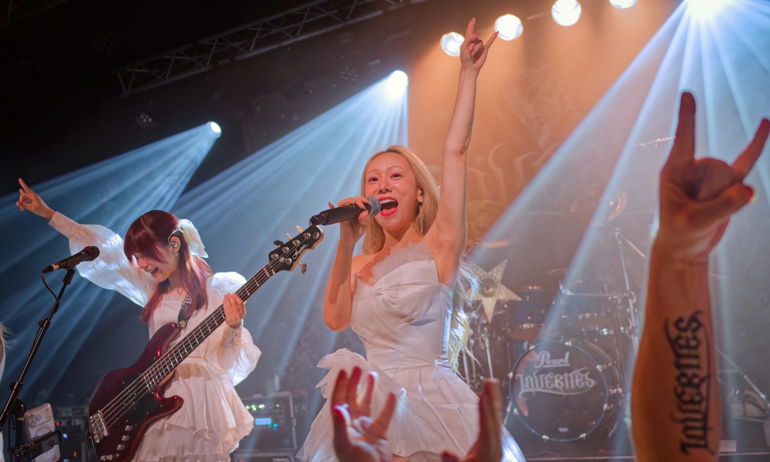 Lovebites, een metal sensatie in wit uit Japan in Tilburg