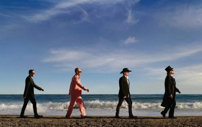 U2 viert jubileum met nieuw album mèt duet Dolly Parton